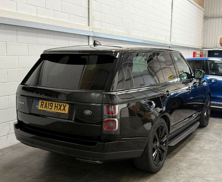 Land Rover Range Rover 3.0 Sd V6 Vogue 201919 Black #4