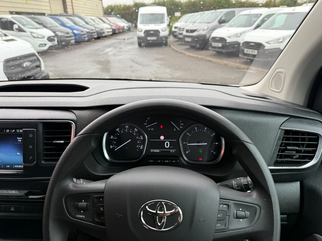 Toyota PROACE 2.0D Design Medium Black #16