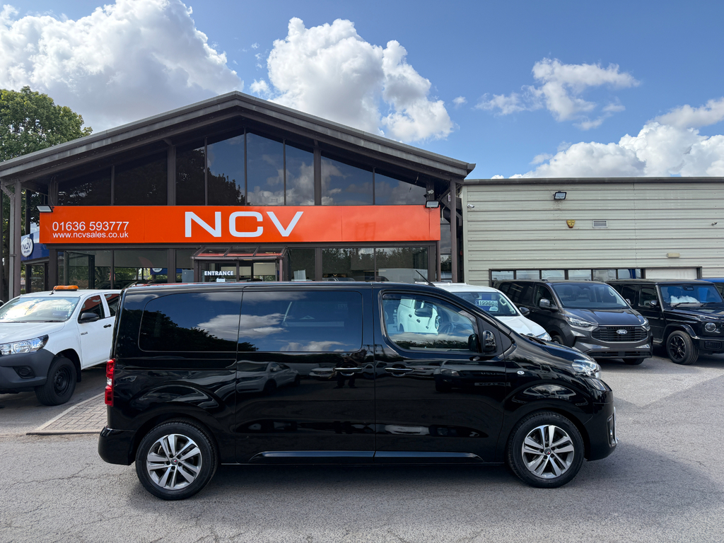 Toyota PROACE Proace D-4d L1 Family 8 Seater Minibus Black #2