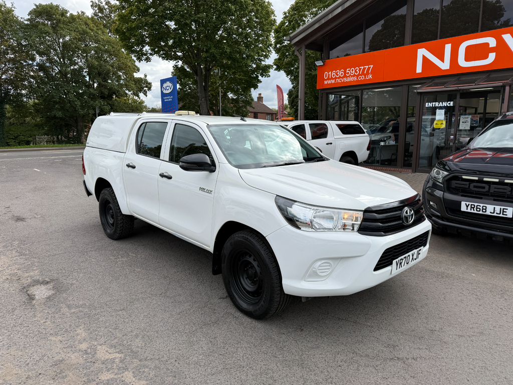 Toyota HILUX D-4d Active White #8