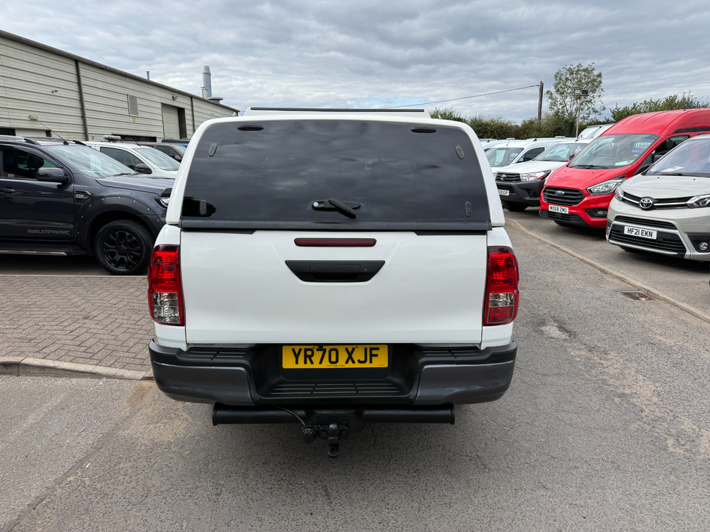Toyota HILUX D-4d Active White #4