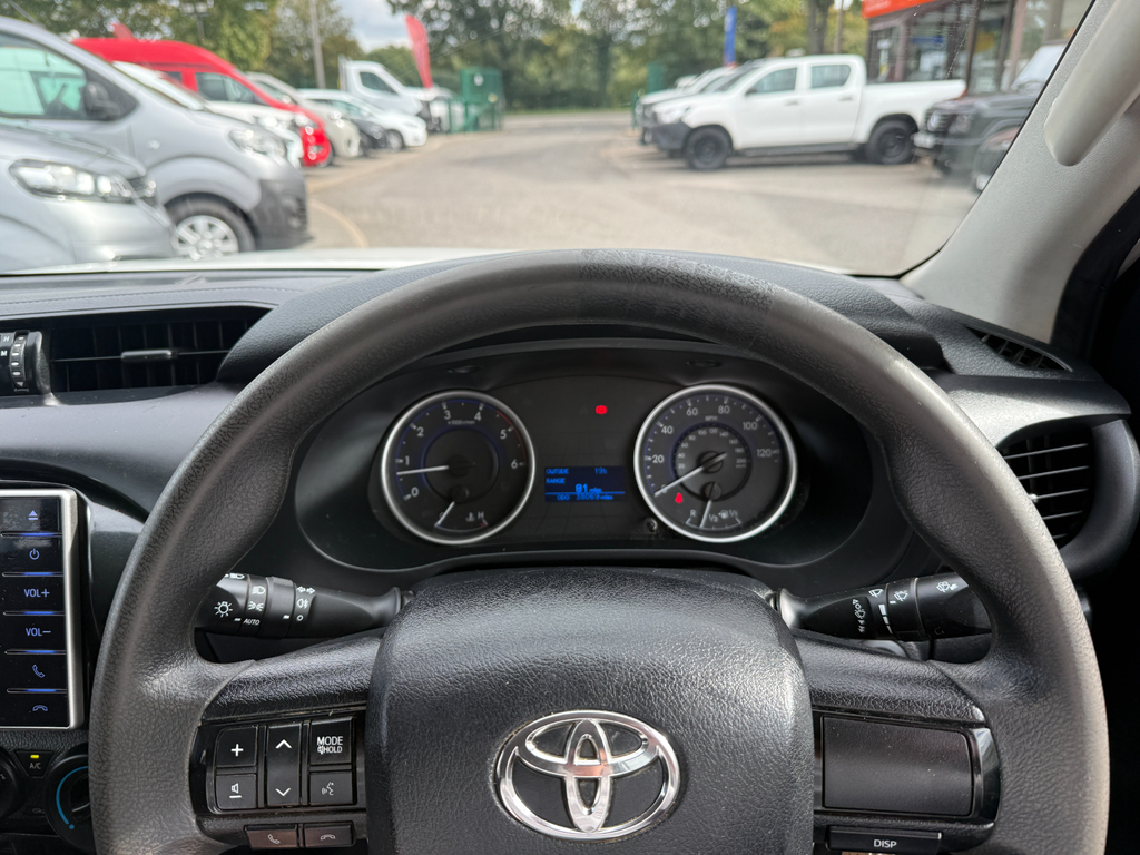 Toyota HILUX D-4d Active White #14