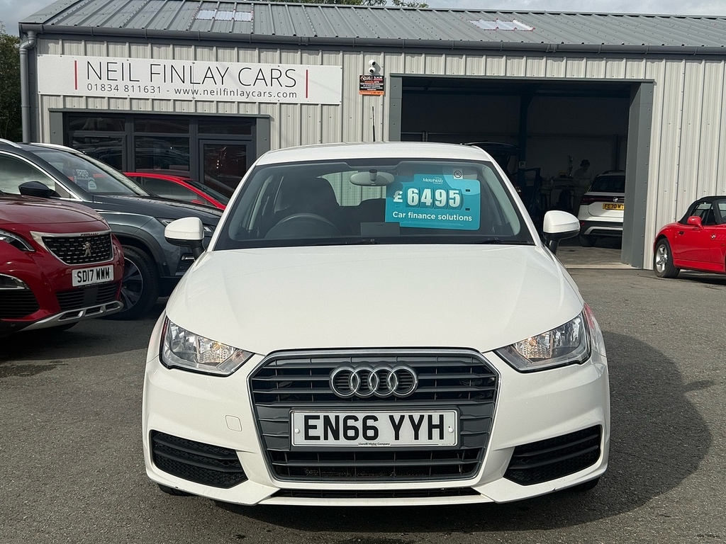 Audi A1 Tfsi Sport Black #2