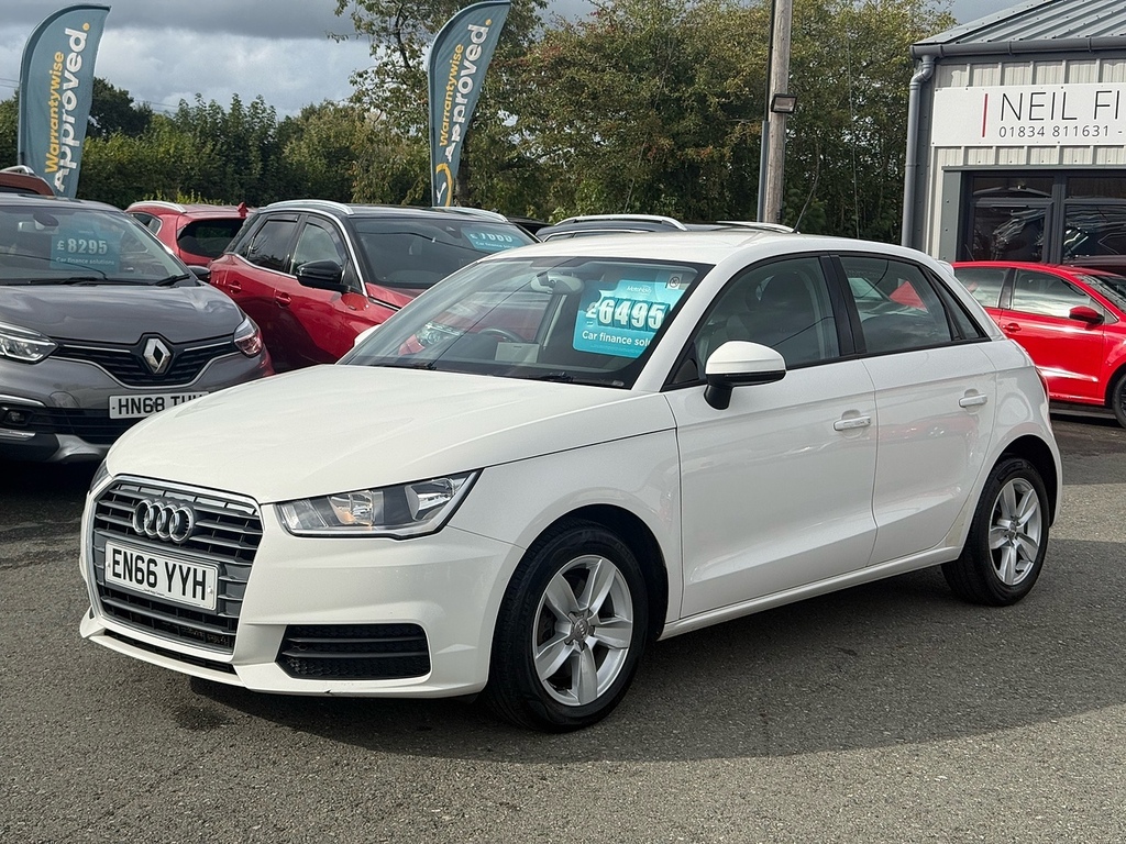 Audi A1 Tfsi Sport Black #3