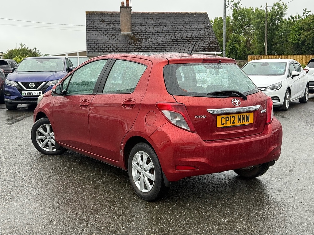 Toyota Yaris Dual Vvt-i T Spirit Red #5