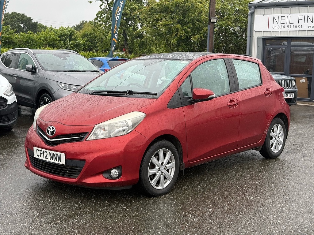 Toyota Yaris Dual Vvt-i T Spirit Red #3