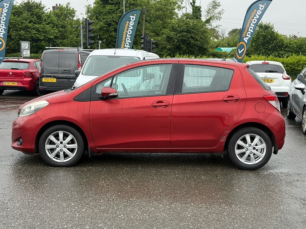 Toyota Yaris Dual Vvt-i T Spirit Red #4