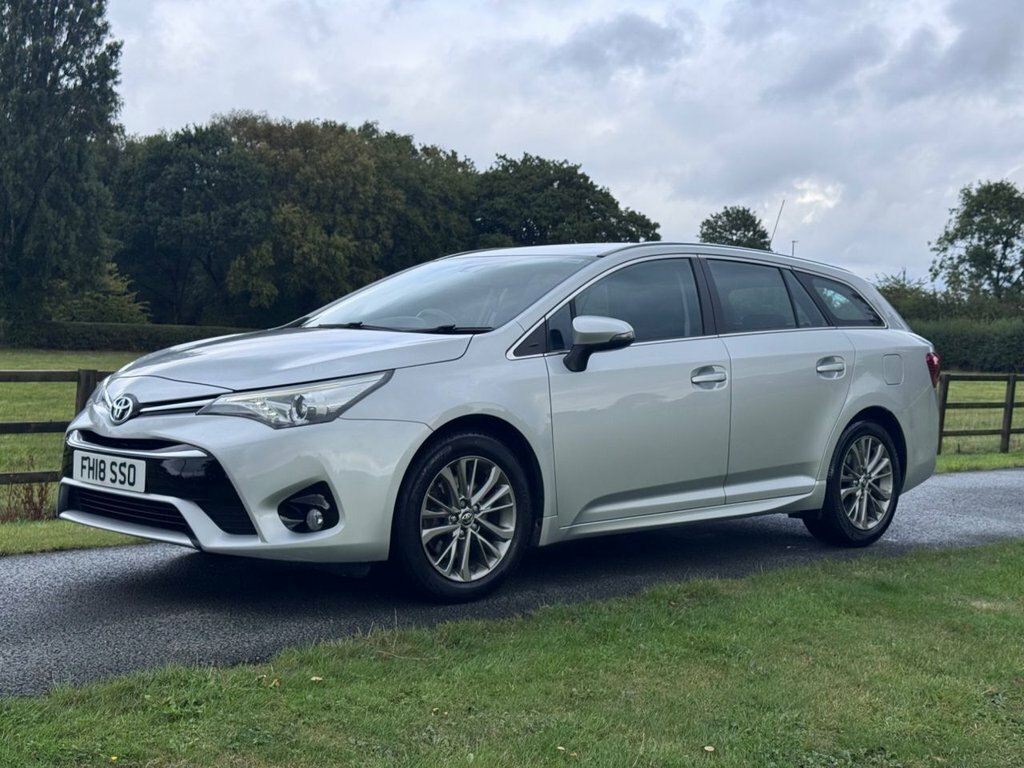Toyota Avensis D-4d Active White #8