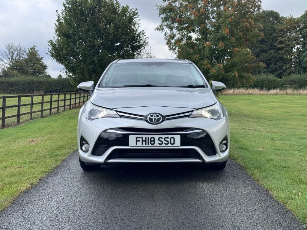 Toyota Avensis D-4d Active White #10