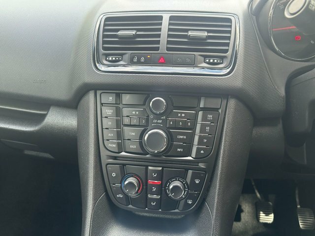 Vauxhall Meriva Exclusiv White #17