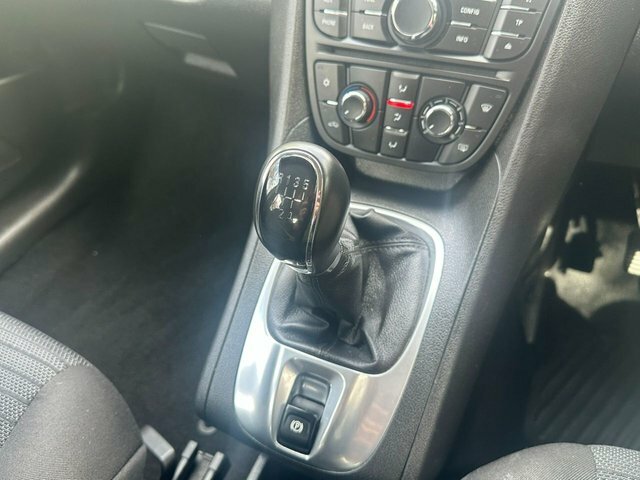 Vauxhall Meriva Exclusiv White #19