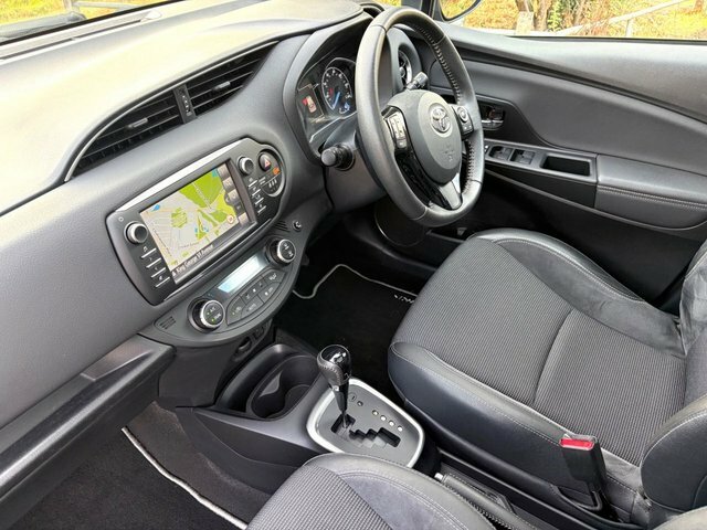 Toyota Yaris 1.5 Vvt-h Excel Hatchback Hybrid E-cvt Grey #2