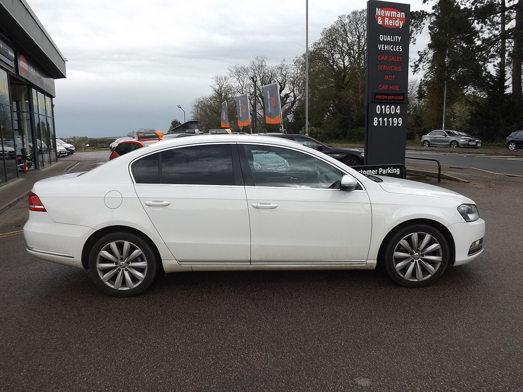 Volkswagen Passat Tdi Bluemotion Tech Highline White #4