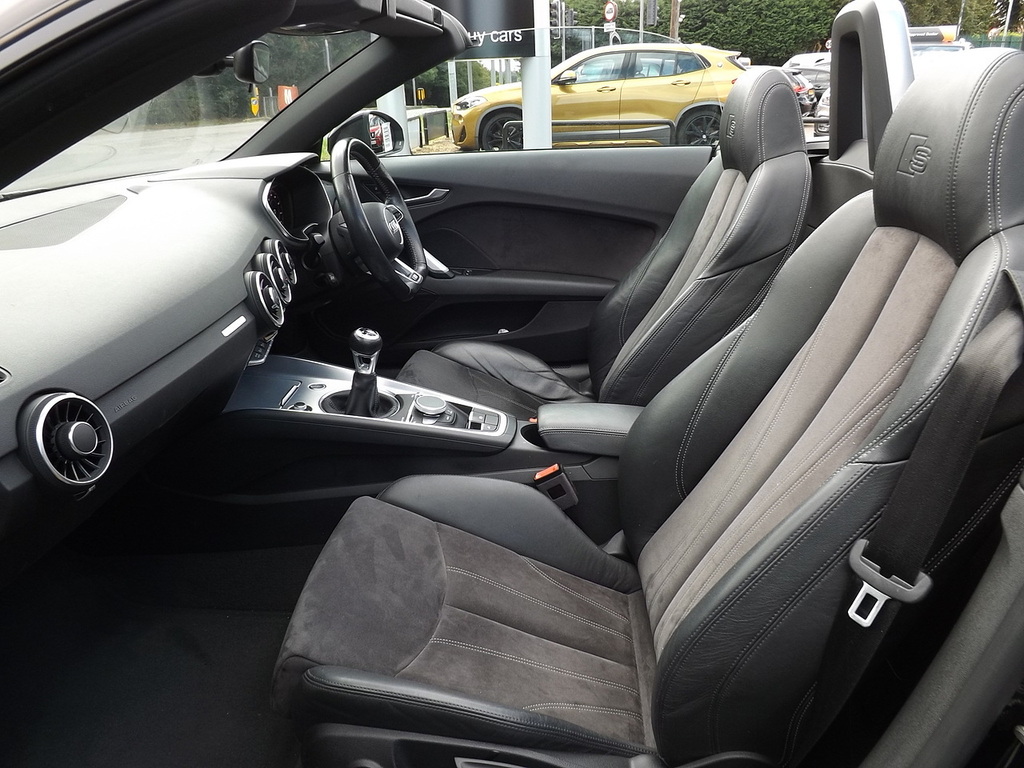 Audi TT Convertible 1.8 Tfsi Sport 201717 Black #30