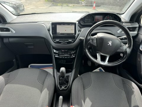 Peugeot 208 1.2 Puretech Tech Edition Black #1