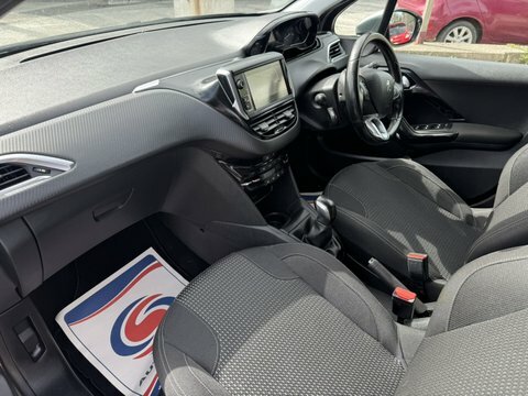 Peugeot 208 1.2 Puretech Tech Edition Black #4