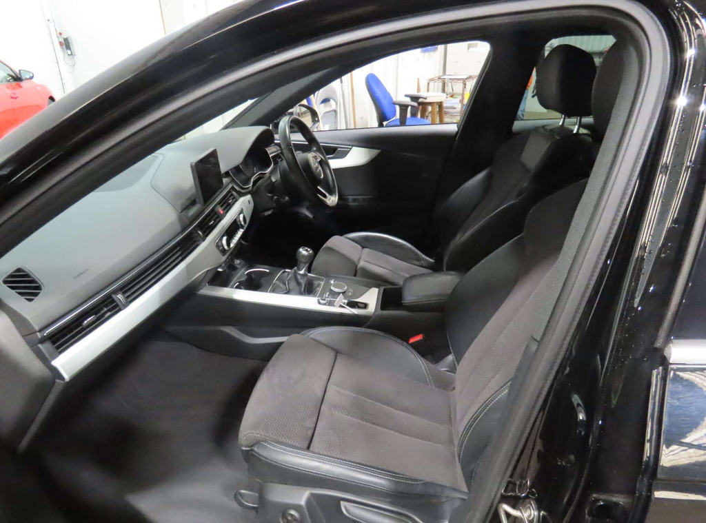 Audi A4 Avant 2L S Line Black #9