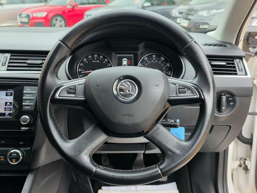 Skoda Octavia 1.6 Tdi Elegance Euro 5 Ss White #4