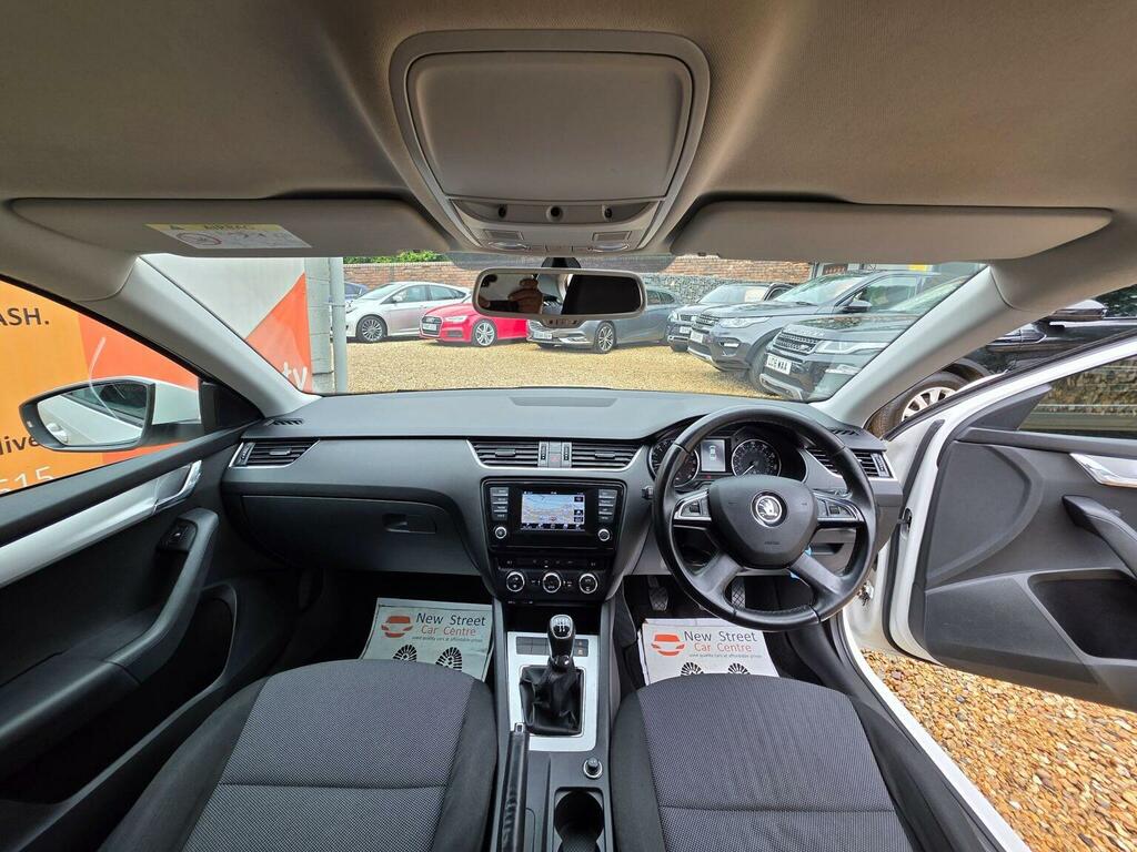 Skoda Octavia 1.6 Tdi Elegance Euro 5 Ss White #2