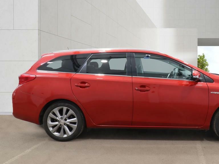 Toyota Auris Excel Red #4