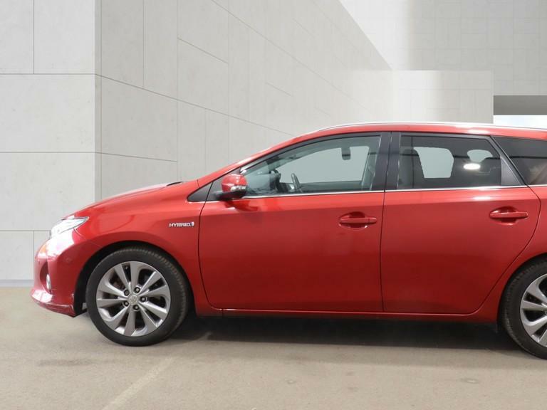 Toyota Auris Excel Red #5