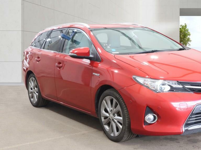 Toyota Auris Excel Red