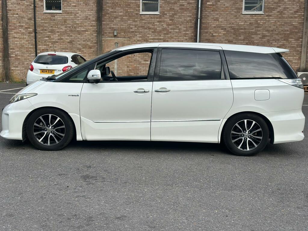 Toyota Estima 2.4 Toyota Estima Aeras 2.4 Hybrid Awd Hatchback White #4