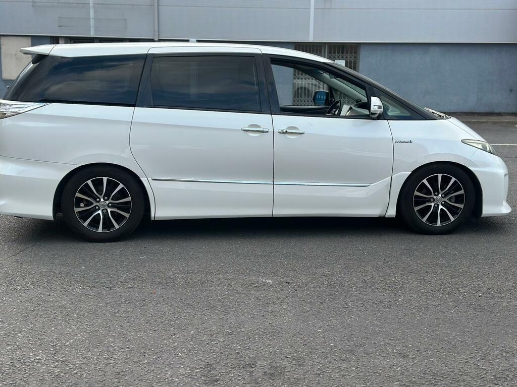Toyota Estima 2.4 Toyota Estima Aeras 2.4 Hybrid Awd Hatchback White #5
