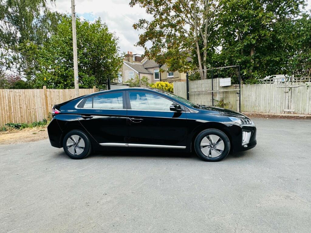 Hyundai Ioniq Hatchback 1.6 H-gdi Premium Dct Euro 6 Ss Black #2