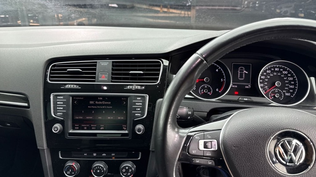 Volkswagen Golf 2016 1.4 Tsi Bluemotion Tech Match Edition Hatchba Silver #9