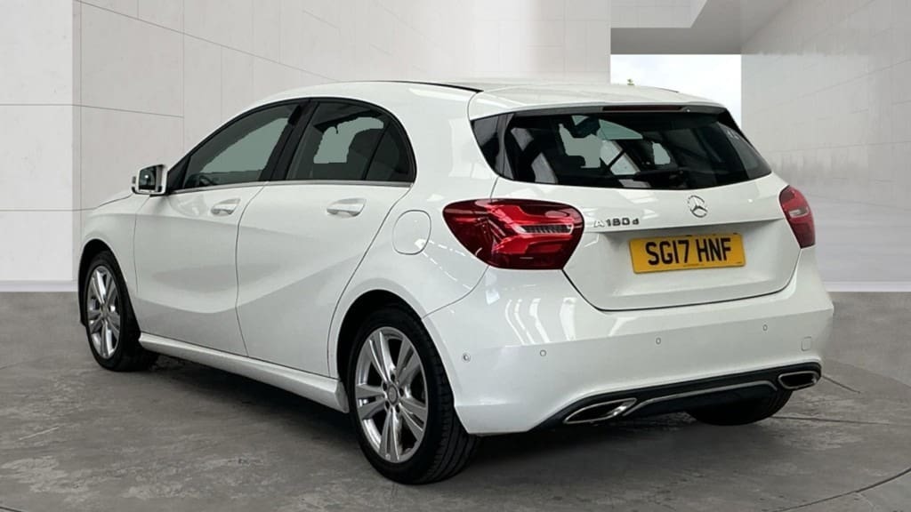 Mercedes-Benz A Class A 180 D Amg Line White #2