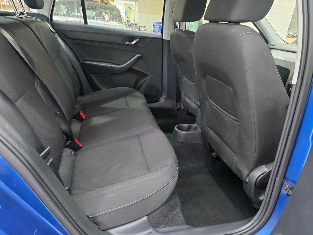 Skoda Rapid Spaceback 1.4 Tdi Cr 90 Se Tech Silver #18