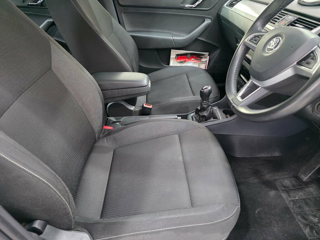 Skoda Rapid Spaceback 1.4 Tdi Cr 90 Se Tech Silver #21