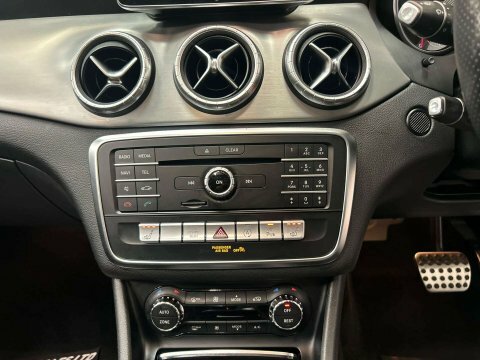 Mercedes-Benz CLA Class 180 Sport White #23