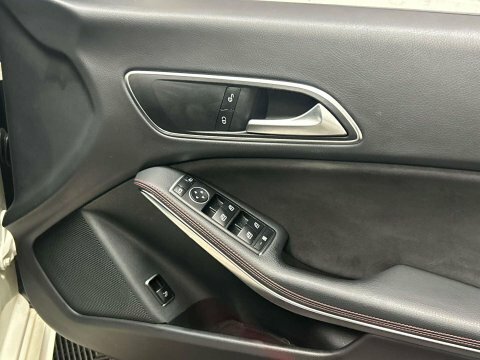 Mercedes-Benz CLA Class 180 Sport White #18