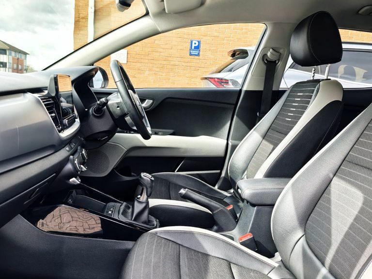 Kia Stonic Suv Grey #19