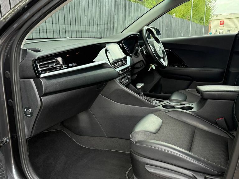 Kia Niro 0.0 4 Plus 202 Bhp Silver #24