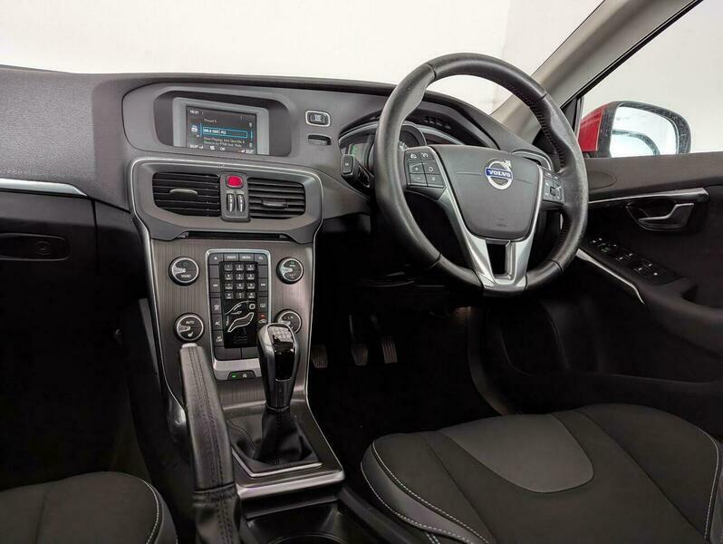Volvo V40 2.0L D4 R-design Blue #35