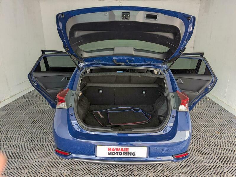 Toyota Auris Vvt-i Excel White #41