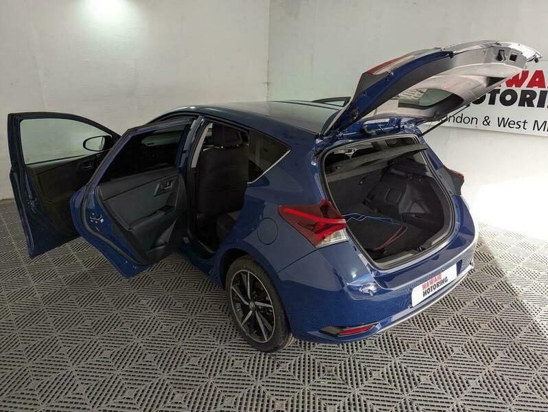 Toyota Auris Vvt-i Excel White #40