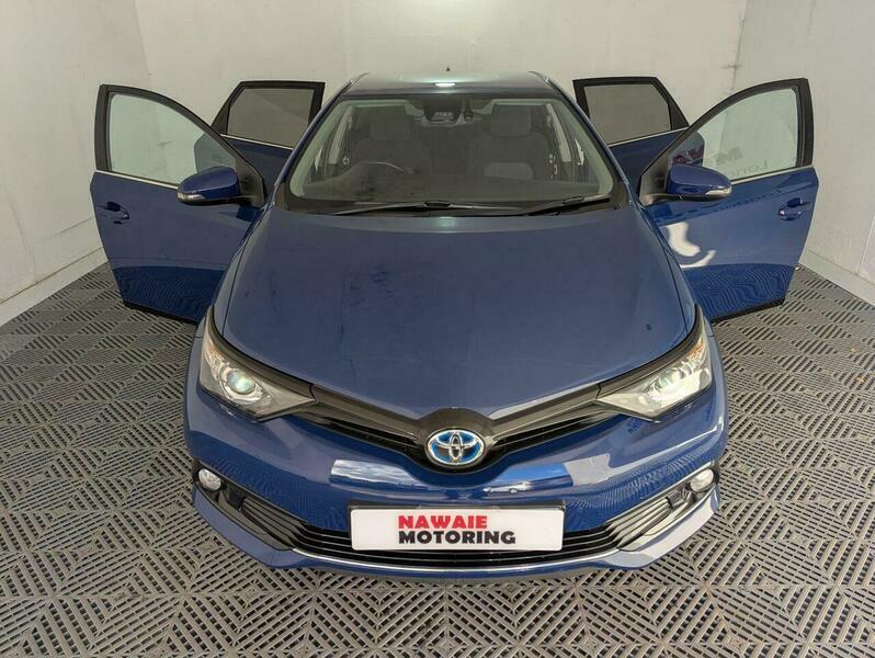Toyota Auris Vvt-i Excel White #16