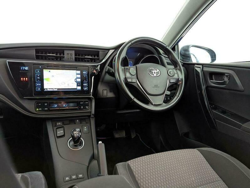 Toyota Auris Vvt-i Excel White #36