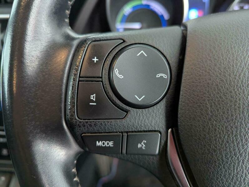 Toyota Auris Vvt-i Excel White #34