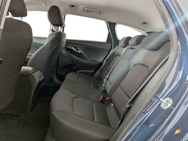 Hyundai I30 1.6 Crdi Premium 109 Bhp Red #26