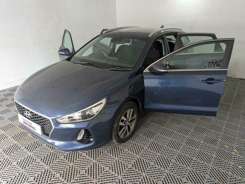 Hyundai I30 1.6 Crdi Premium 109 Bhp Red #25