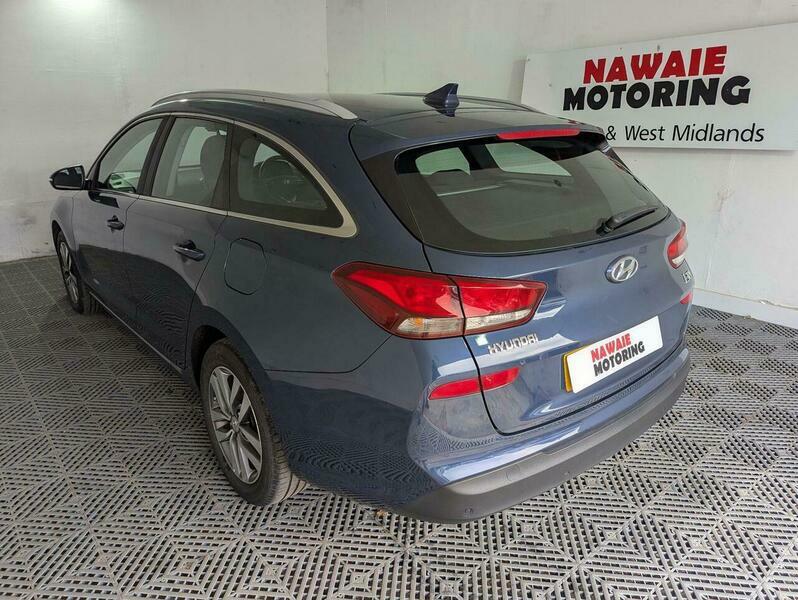 Hyundai I30 1.6 Crdi Premium 109 Bhp Red #38
