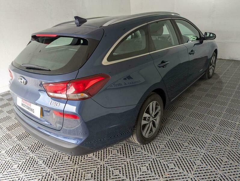 Hyundai I30 1.6 Crdi Premium 109 Bhp Red #40