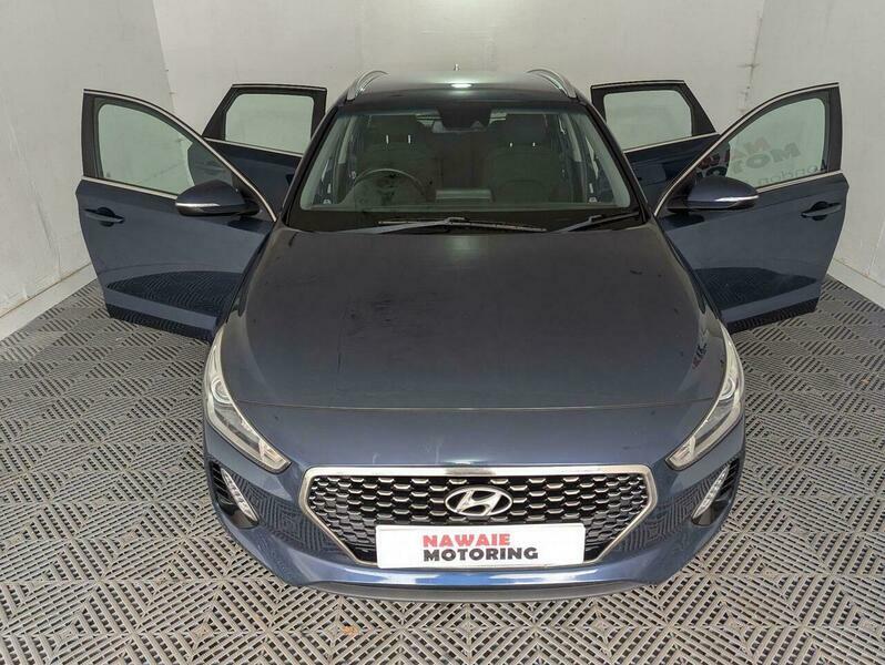 Hyundai I30 1.6 Crdi Premium 109 Bhp Red #24
