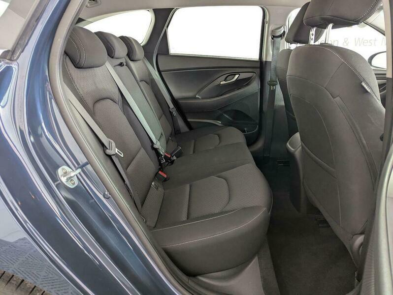 Hyundai I30 1.6 Crdi Premium 109 Bhp Red #22