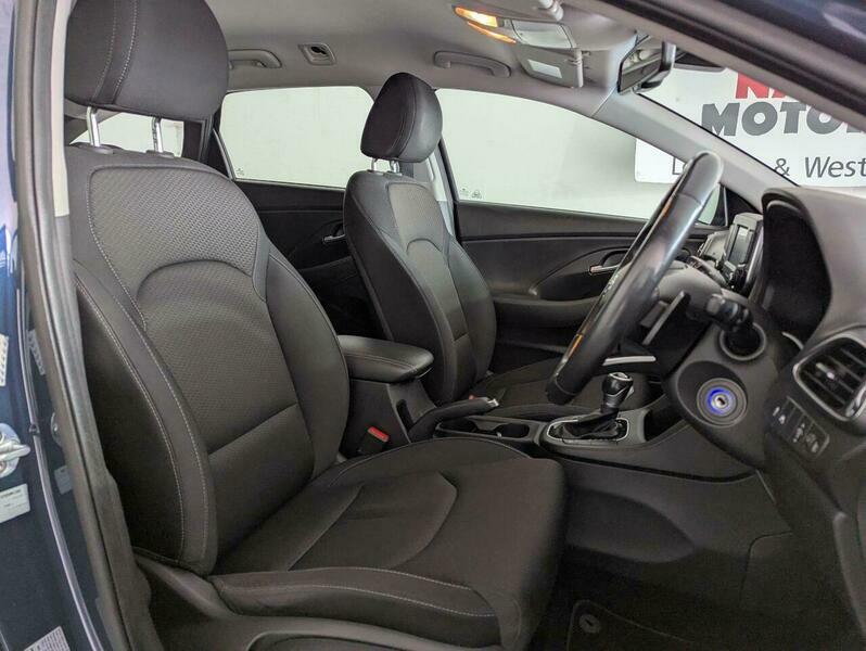 Hyundai I30 1.6 Crdi Premium 109 Bhp Red #20